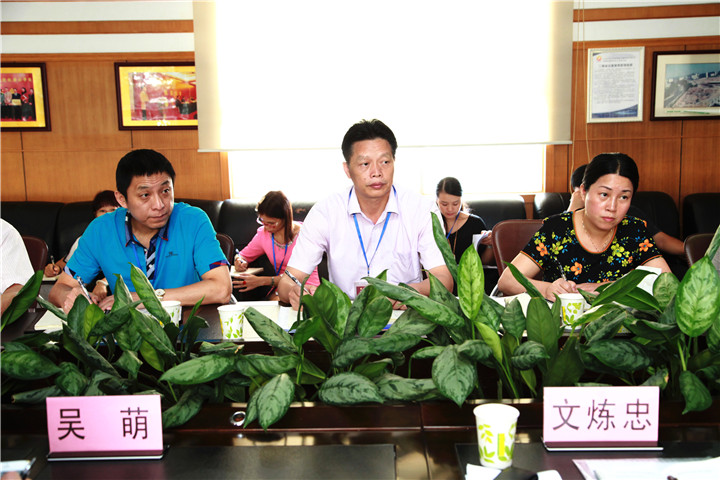 06.圖為學(xué)校戴桓標(biāo)校長（中）、王開利副校長（左）、集團(tuán)程琳娜主任（右）參加調(diào)研情況反饋會(huì)