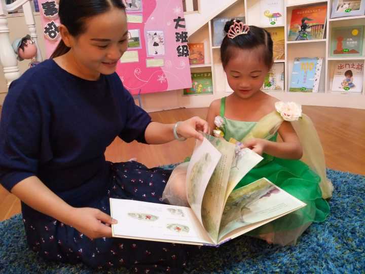 書香校園，閱讀幸?？鞓?——公明第二幼兒園閱讀月系列活動報道