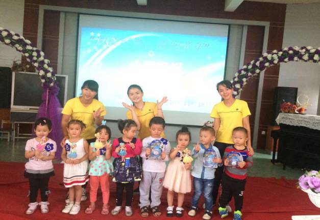 “閱讀經(jīng)典，滋潤童年” 小班級組幼兒故事比賽