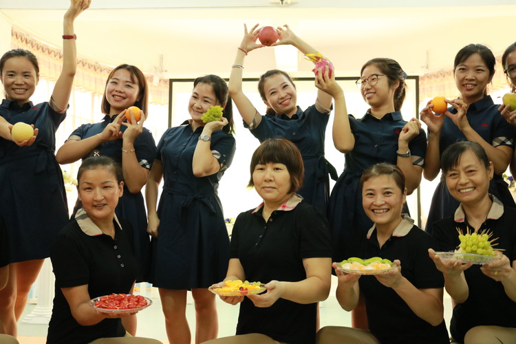 九月，將快樂進行到底！-----深圳市龍華區(qū)龍華中英文實驗學(xué)校幼兒園慶祝教師節(jié)活動