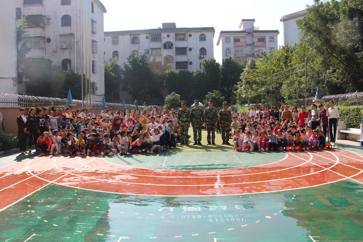 消防戰(zhàn)士走進(jìn)幼兒園，共筑消防安全新防線 
