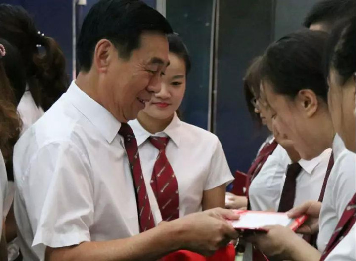 人勤效率高，和衷氣象新，龍華中英文實(shí)驗(yàn)學(xué)校新學(xué)期開(kāi)學(xué)井然有序