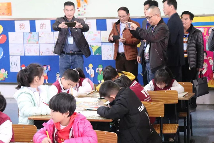 湛江遂溪小學(xué)校長(zhǎng)督學(xué)高級(jí)研修班考察團(tuán)來?？疾鞂W(xué)習(xí)