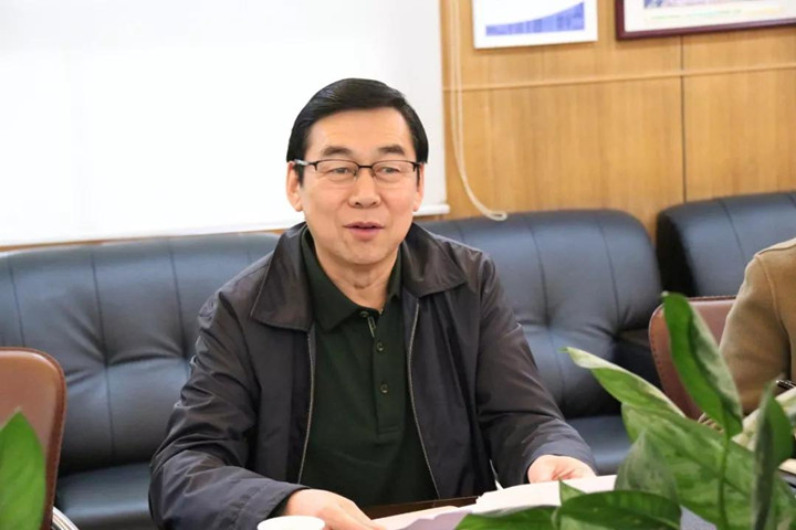 龍華中英文實(shí)驗(yàn)校在區(qū)教育局、區(qū)人民政府教育督導(dǎo)室開學(xué)專項(xiàng)督導(dǎo)檢查中獲佳評(píng)