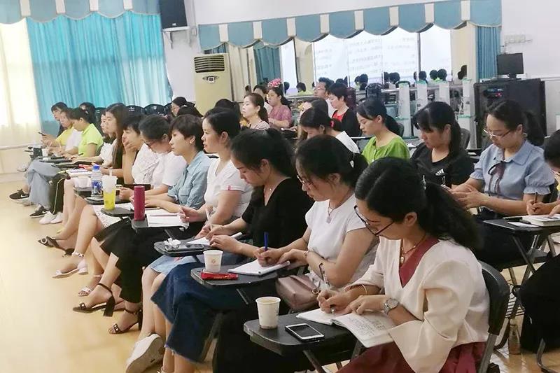 聚焦課程建設(shè)，提高品質(zhì)發(fā)展
