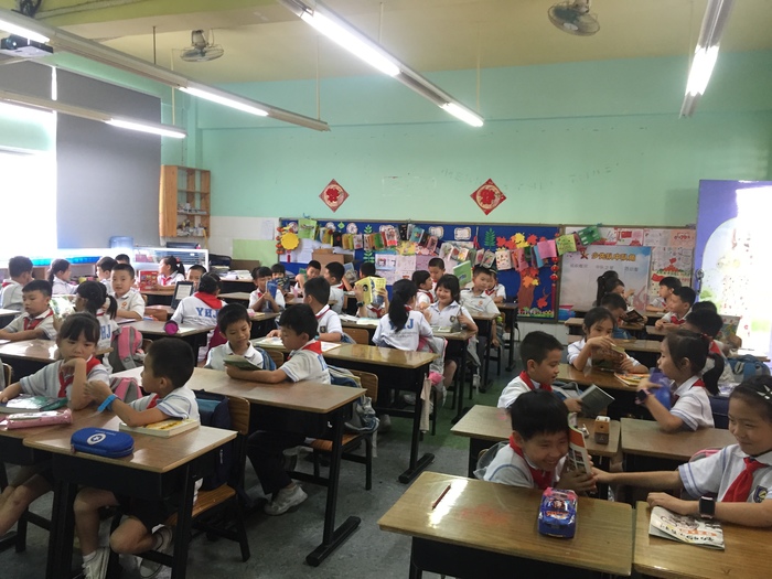 “多學多看多動手，科學世界任我游”——記小學部科技節(jié)系列活動